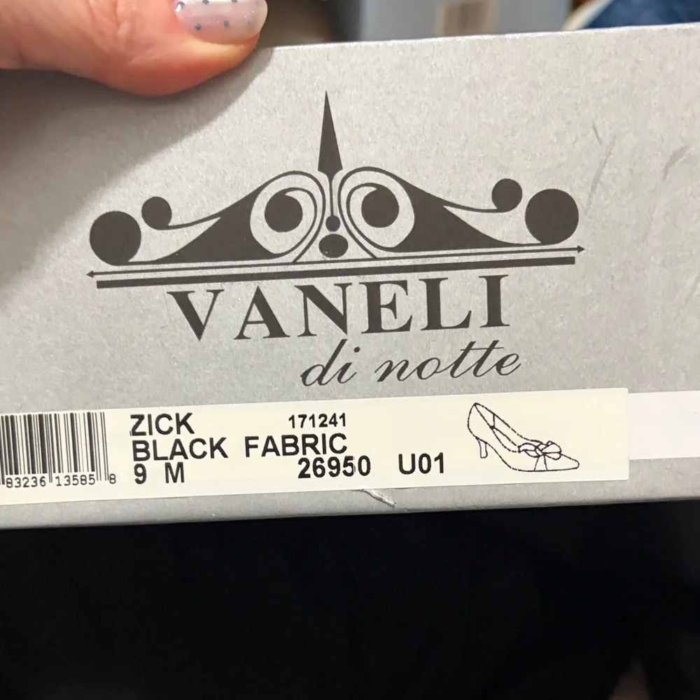 Retro Style Black Heels with Elegant Bow - Picture 3 of 4